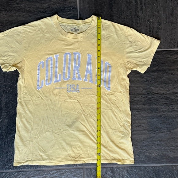 “COLORADO” Short Sleeve Tee from Hollister size XS in Pale Yellow Purple Letters - Picture 5 of 7